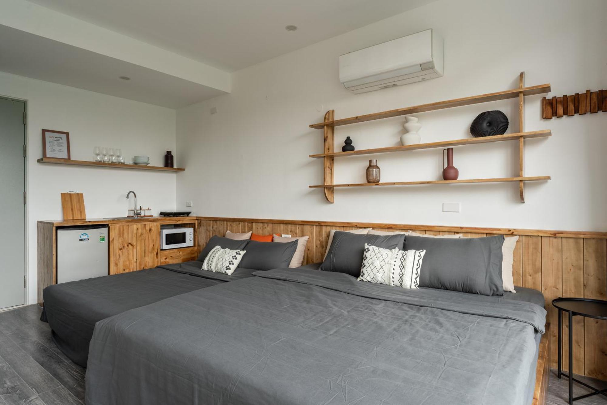 Apartment Train Street View- Amber-touched & Private Self-check-in Hanoi