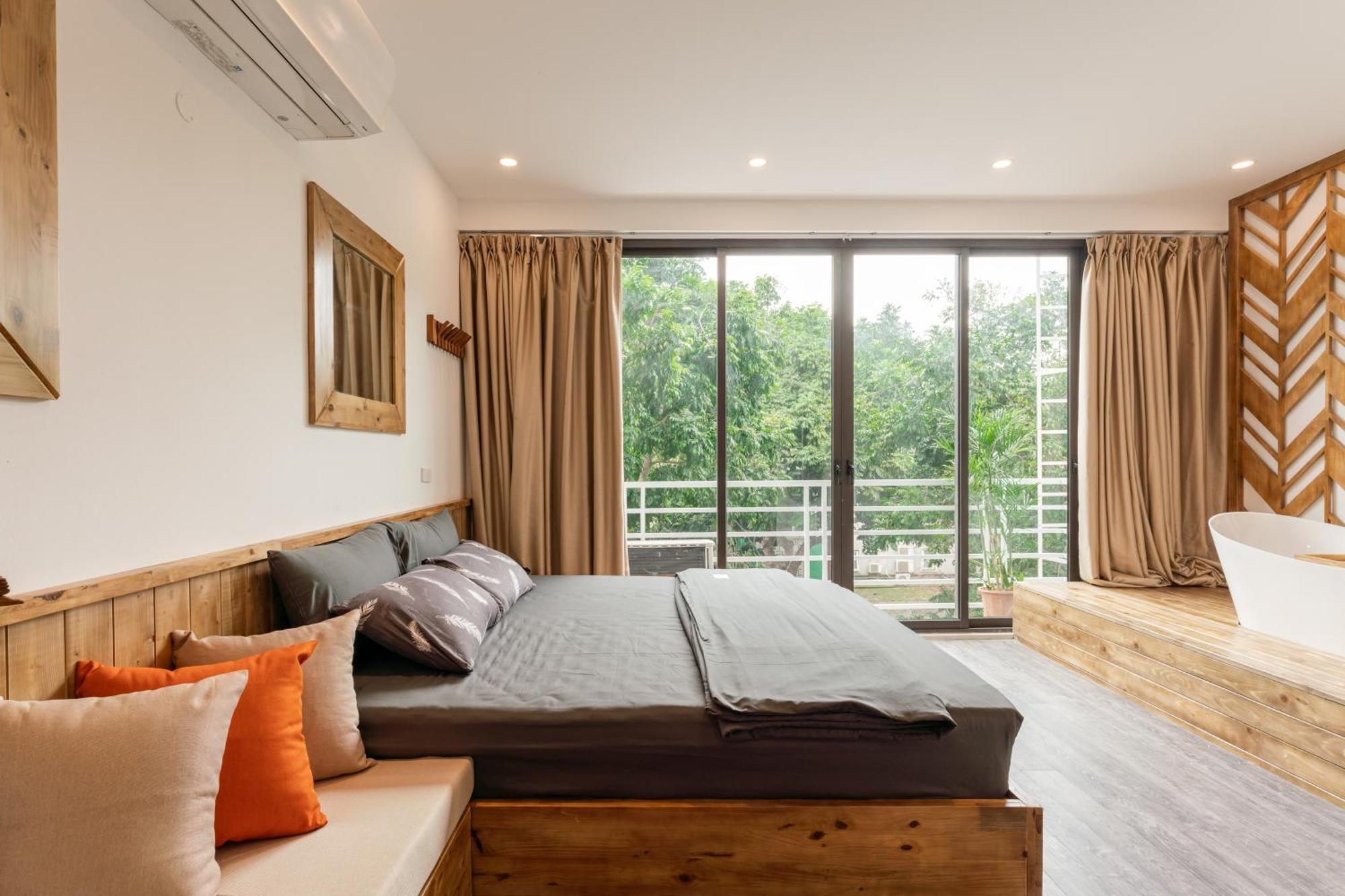 Apartment Train Street View- Amber-touched & Private Self-check-in *