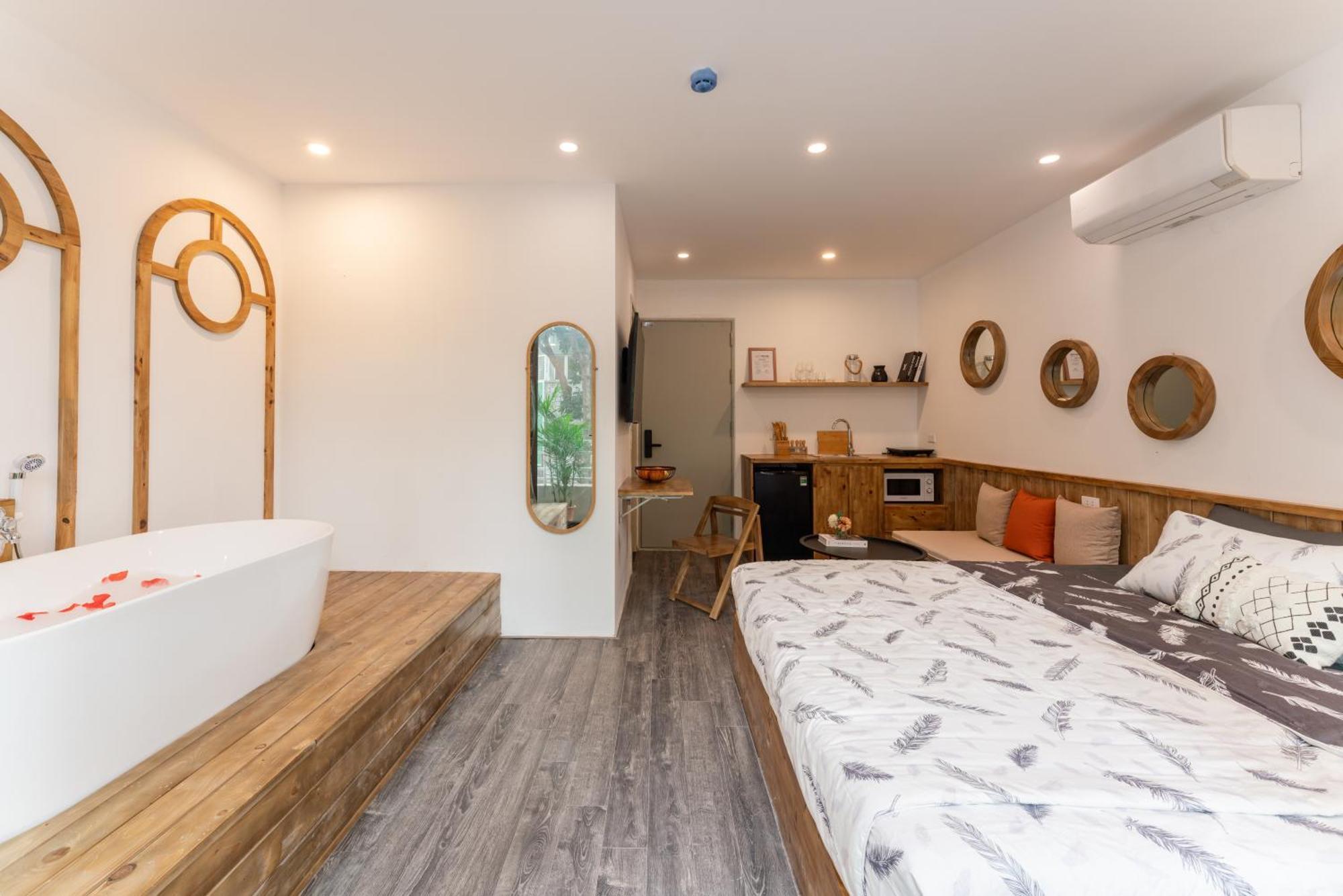 Train Street View- Amber-touched & Private Self-check-in Apartment Hanoi